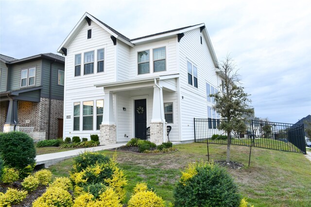 view of front of home featuring a front yard