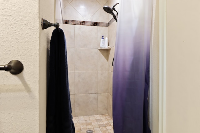 bathroom with curtained shower