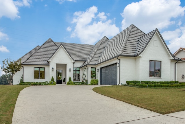 view of front of home featuring a garage and a front yard