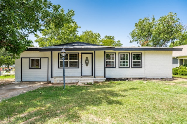 ranch-style home with a front lawn and covered porch