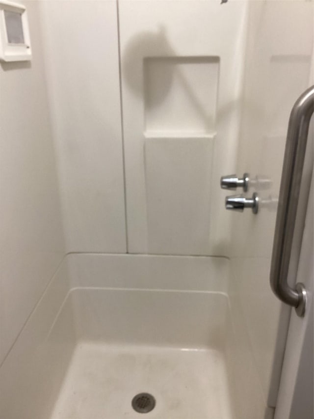 604 S Seaman St, Eastland, TX 76448 - bathroom with a shower