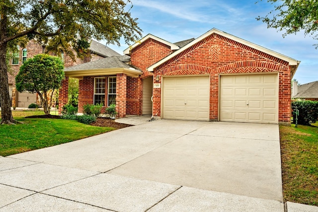 view of front facade featuring a front lawn and a garage