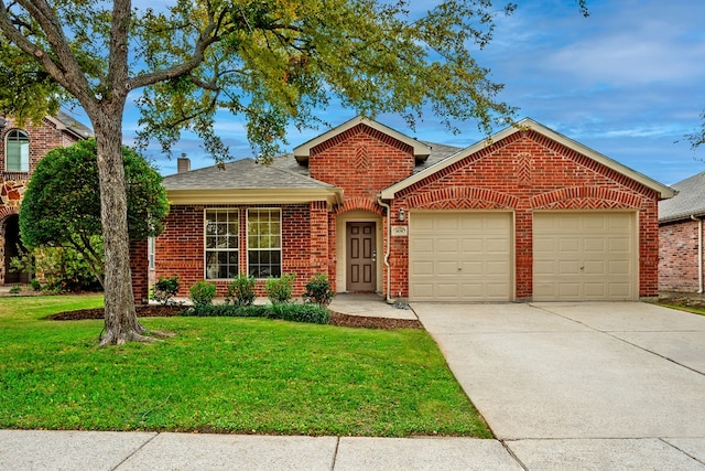 view of front of home featuring a garage and a front yard