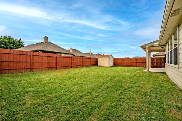 view of yard featuring a storage shed