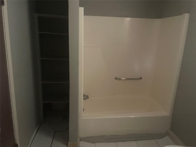 844 1st St SW, Paris, TX 75460 - full bathroom featuring tile patterned floors and washtub / shower combination