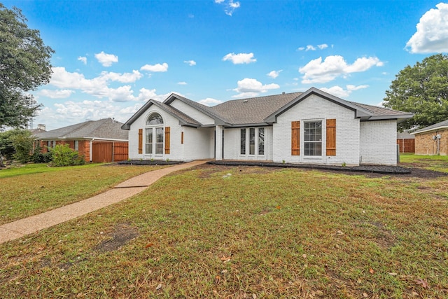 ranch-style home featuring a front lawn