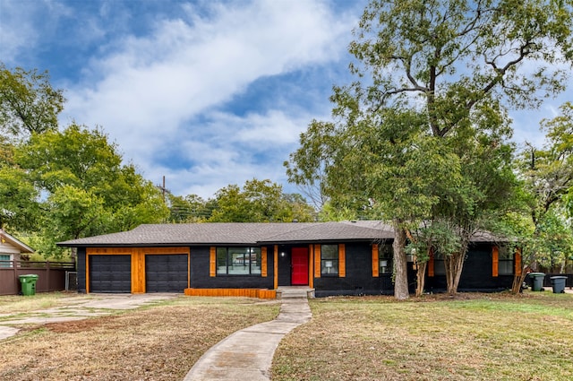 ranch-style house featuring a front lawn and a garage