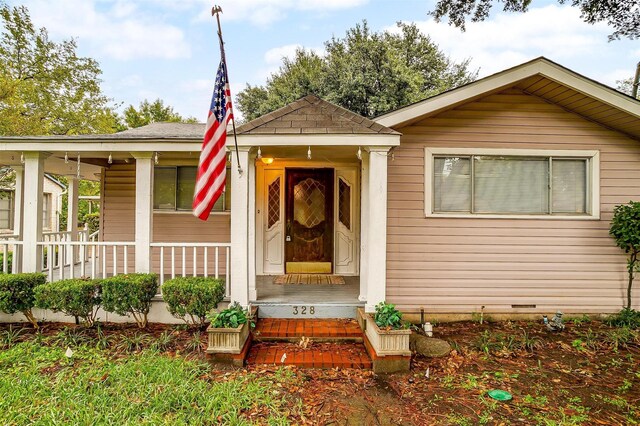 view of front of house featuring covered porch