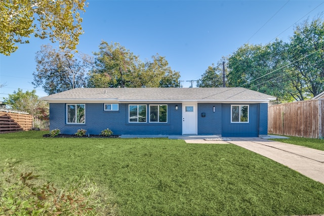 single story home with a front lawn