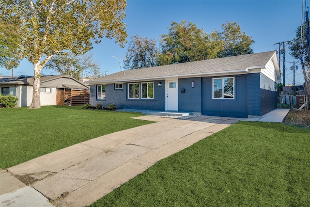 single story home with a front yard