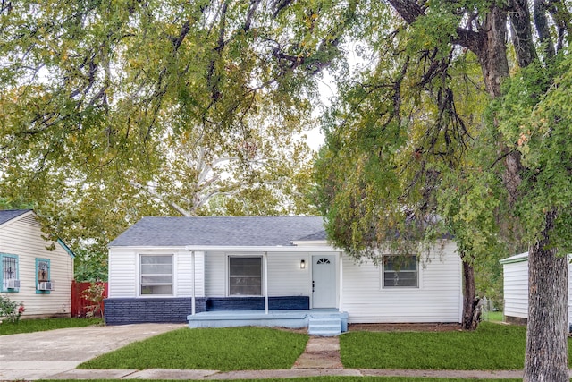 view of front of house with a front yard