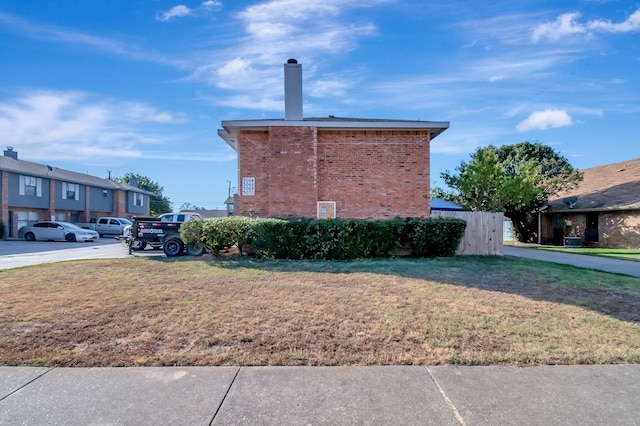 view of side of property featuring a yard