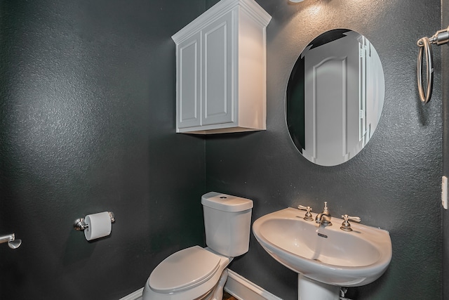 bathroom featuring sink and toilet