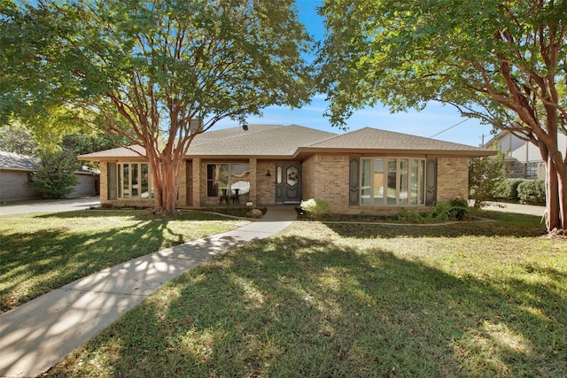 ranch-style house featuring a front lawn