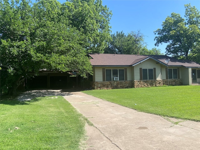 view of front of property with a carport and a front yard