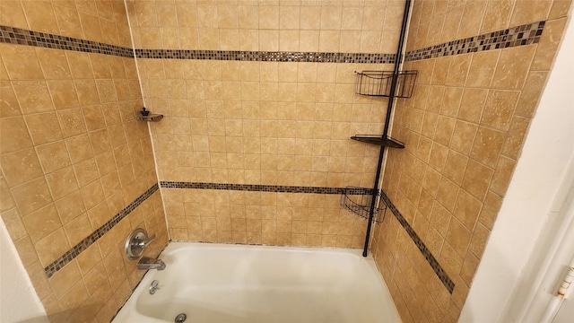 bathroom with tiled shower / bath