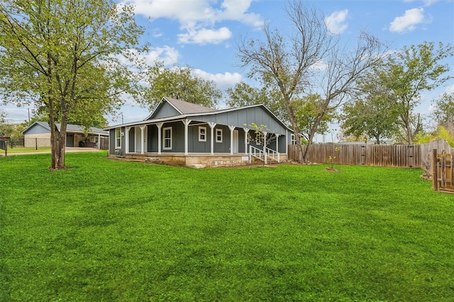 view of front of house featuring a front lawn and covered porch