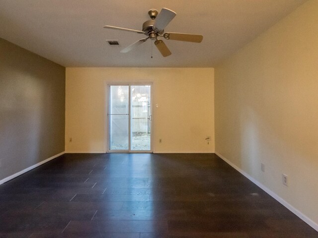 unfurnished room with dark wood-type flooring and ceiling fan