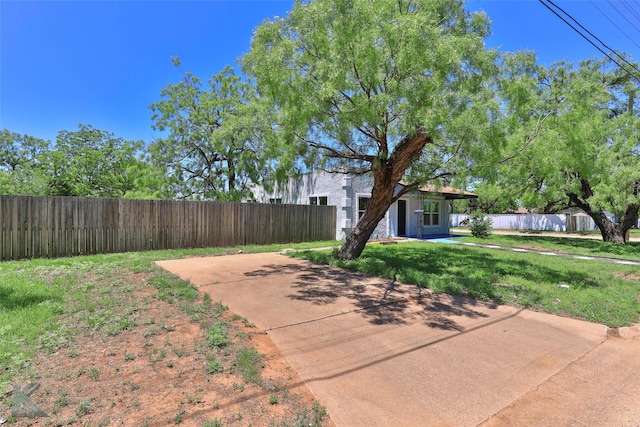 view of yard featuring a patio