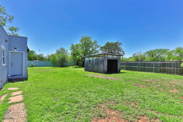 view of yard with a shed