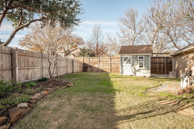 view of yard featuring a storage unit