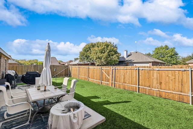 view of yard featuring a patio