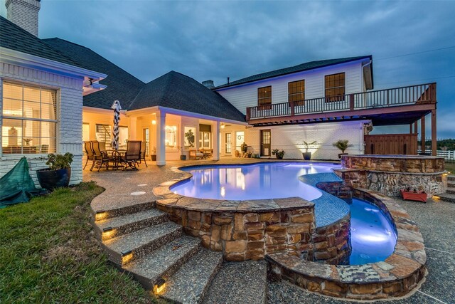 view of swimming pool featuring a patio area and an outdoor hot tub