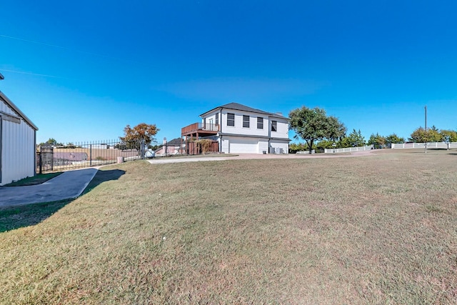 view of yard with a garage