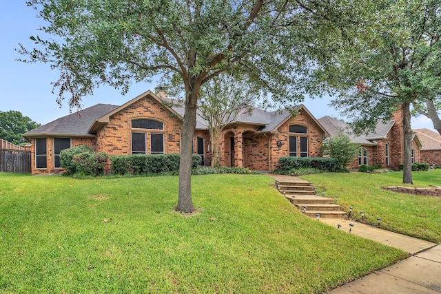 view of front of house featuring a front lawn