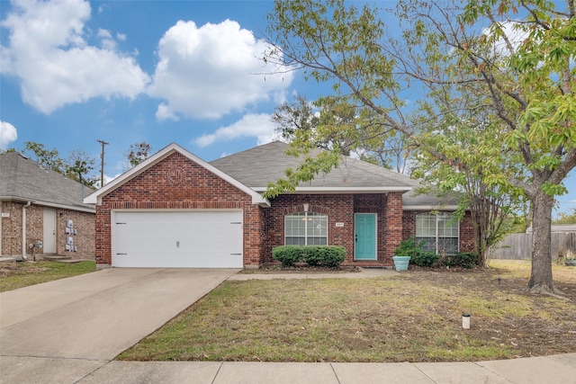 view of front of property featuring a front lawn and a garage