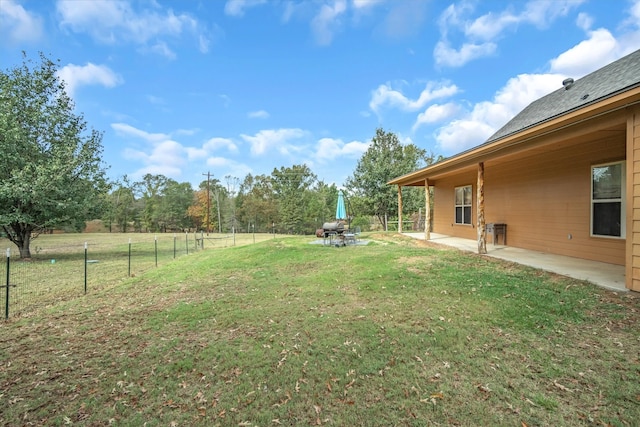 view of yard featuring a patio area