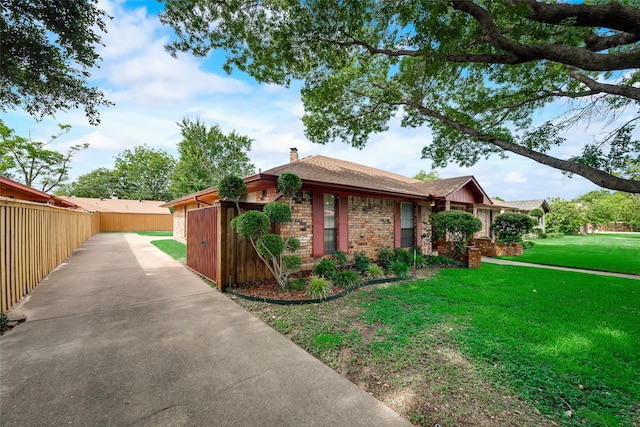 view of front of property with a front yard