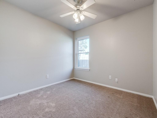 carpeted empty room featuring ceiling fan