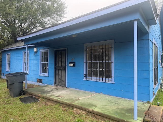 view of front of property featuring a porch