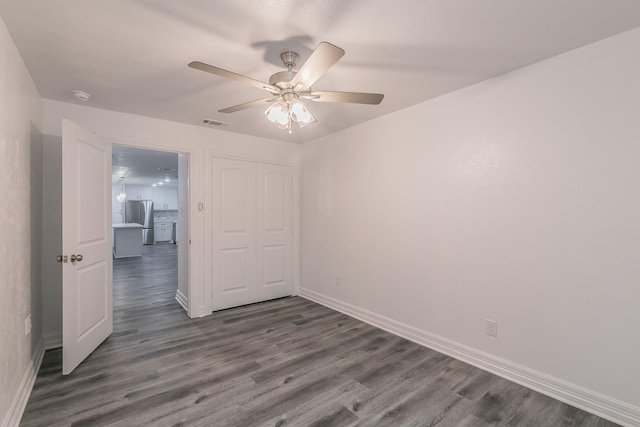 spare room featuring dark hardwood / wood-style floors and ceiling fan