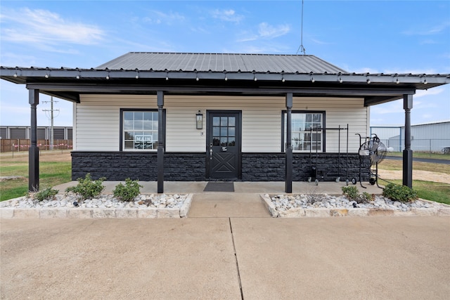 view of front facade with covered porch