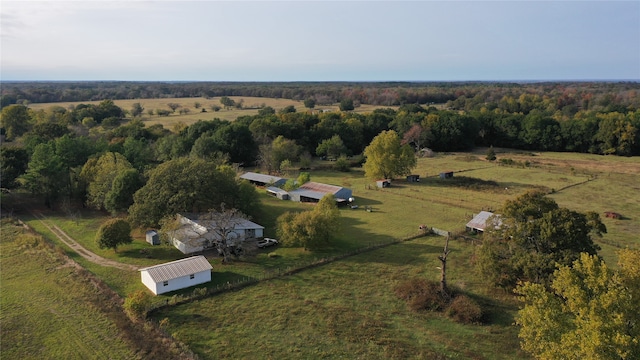 birds eye view of property featuring a rural view