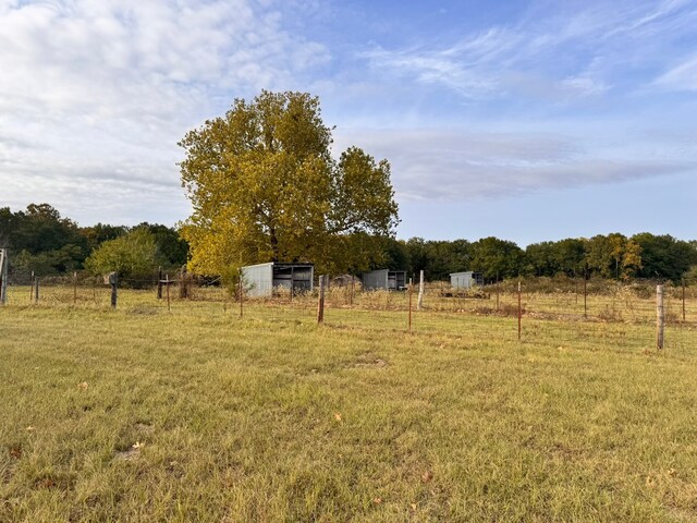 view of yard featuring a rural view