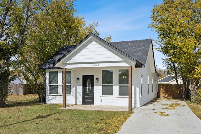 bungalow-style house with a porch and a front lawn