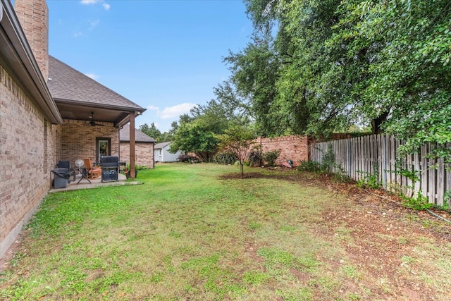 view of yard featuring a patio