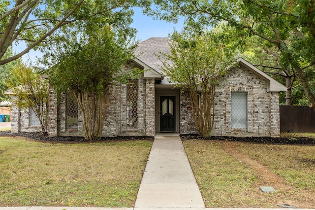 view of front facade with a front yard