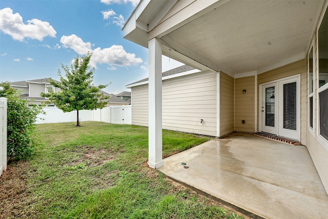 view of yard featuring a patio area