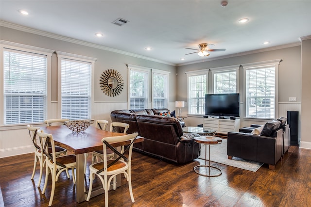 living room featuring light hardwood / wood-style flooring and crown molding