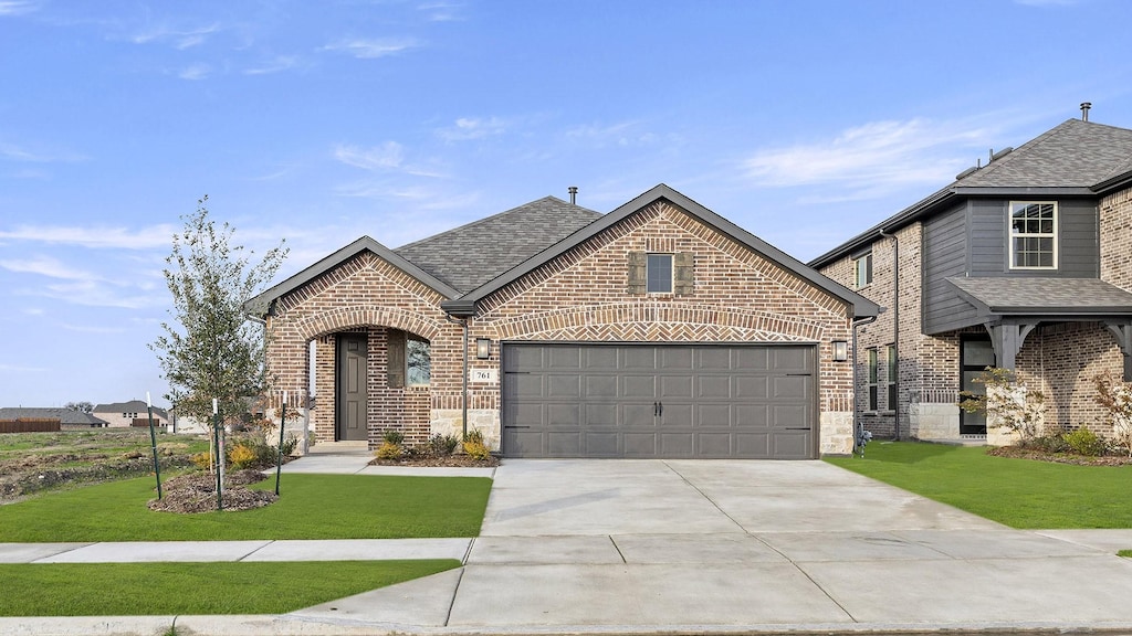761 Hidden Feather Dr, Lavon, TX 75166