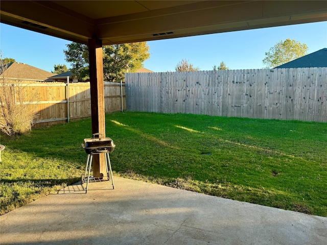 view of yard featuring a patio