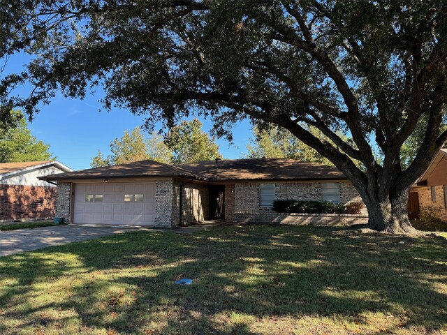 single story home featuring a garage and a front yard