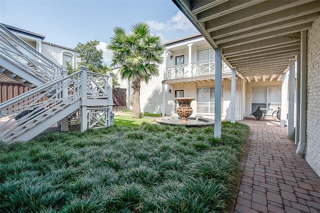 view of yard with a patio area