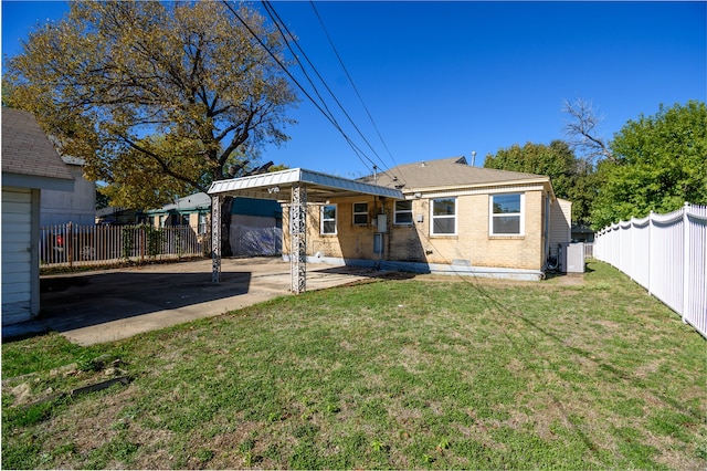 view of front of home with a patio area, cooling unit, and a front yard