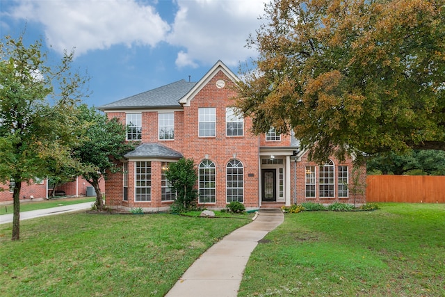 view of front facade featuring a front yard