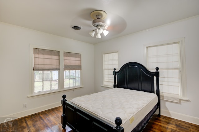 bedroom featuring ceiling fan, dark hardwood / wood-style floors, and crown molding